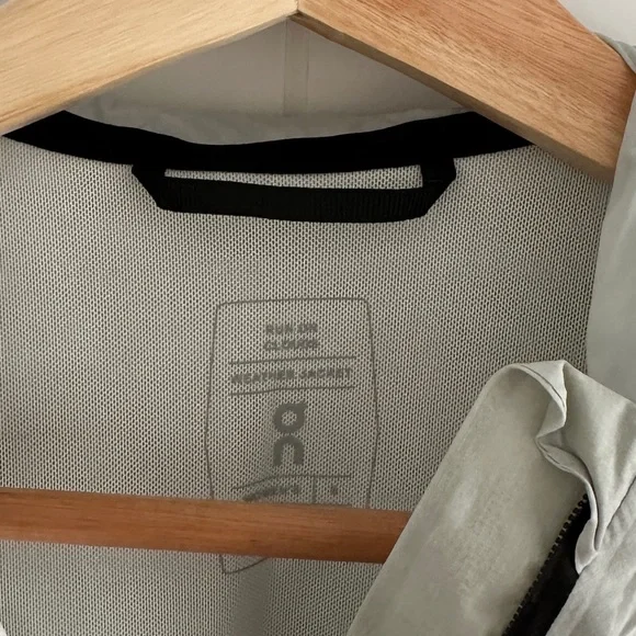 BNWOT On Running Core Jacket - Picture 4 of 8